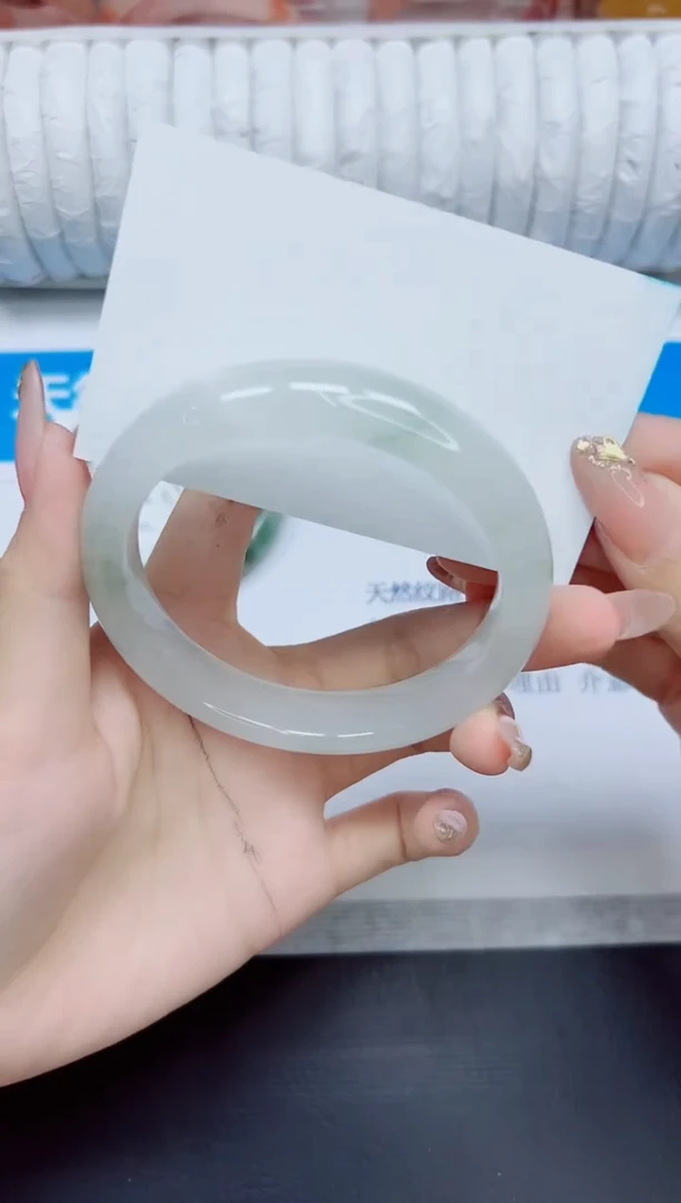 石英质玉手镯未镶嵌222/62.6