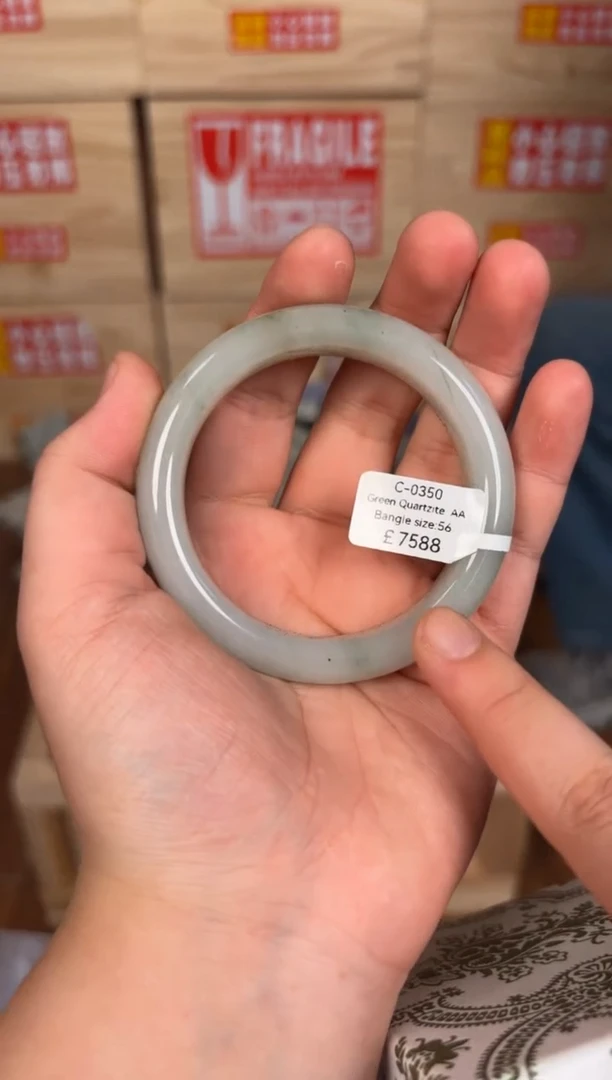 未镶嵌手镯石英质玉C0350