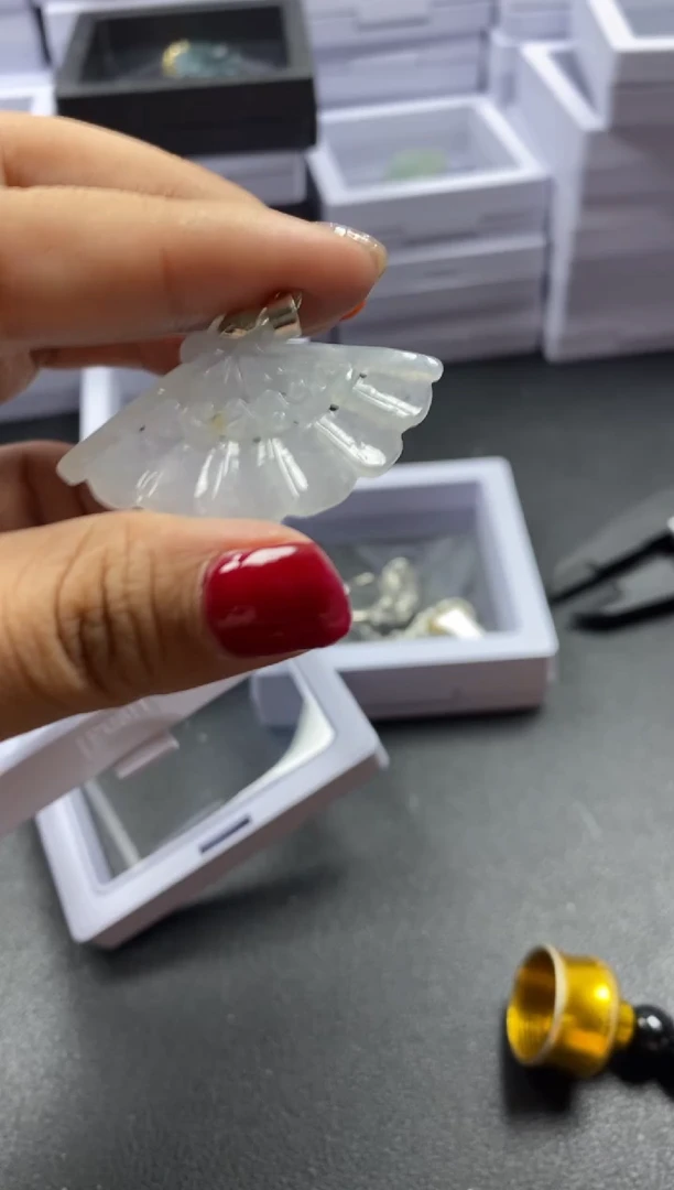 【闪购商品】翡翠吊坠(不含链)未镶嵌38797