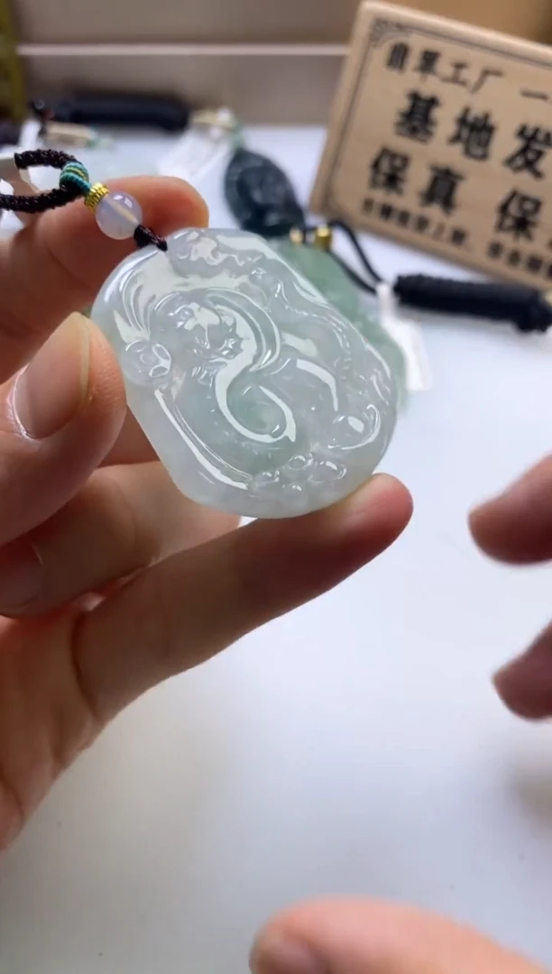 颈饰未镶嵌翡翠