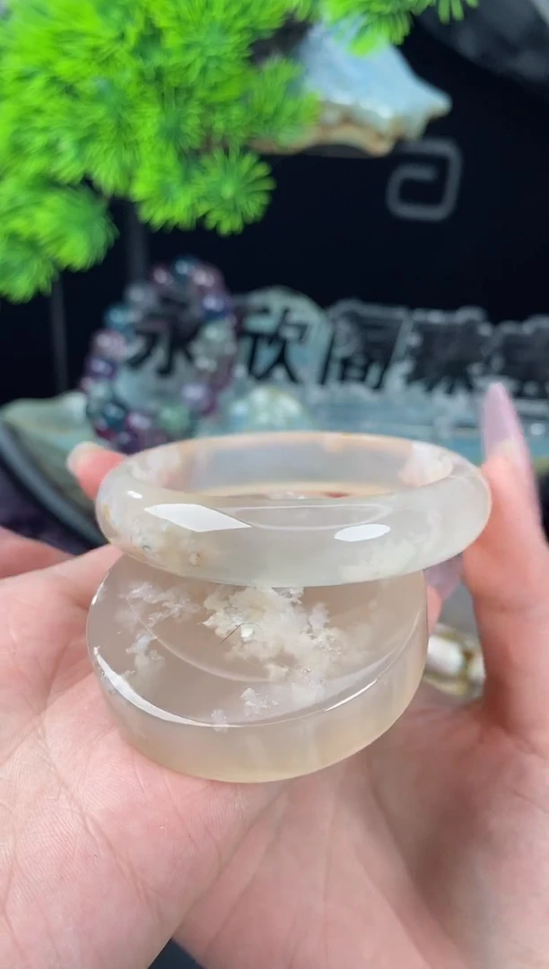 石英质玉手镯（圆镯）未镶嵌57.9