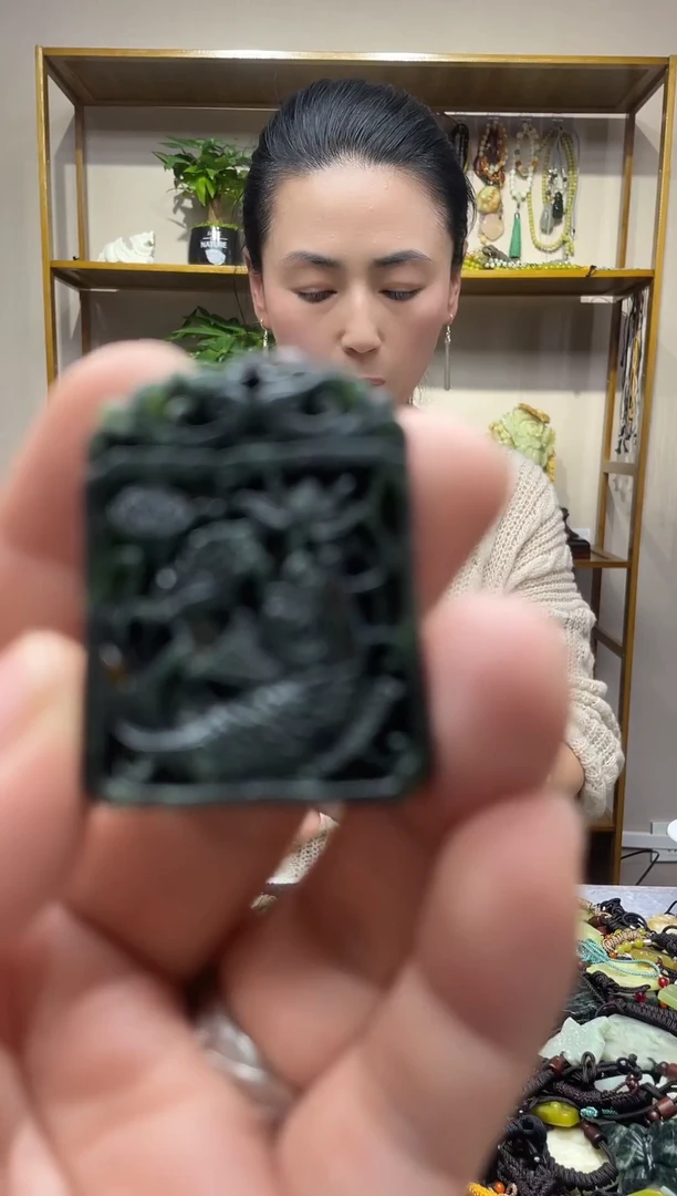 未镶嵌岫玉吊坠`