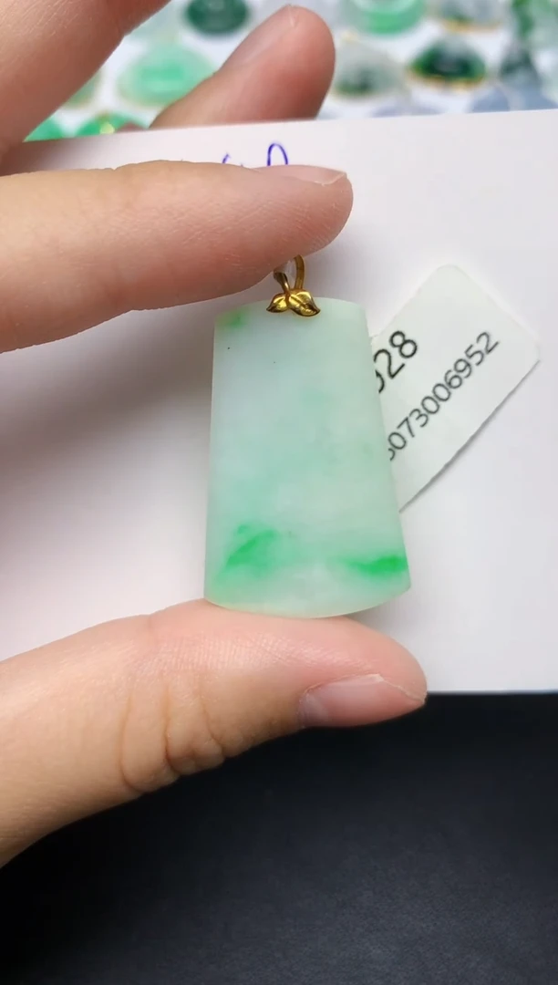 颈饰18K金镶嵌翡翠天然缅甸A货翡翠百元以上9元证书费自理