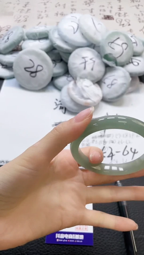 未镶嵌手镯石英质玉372-61