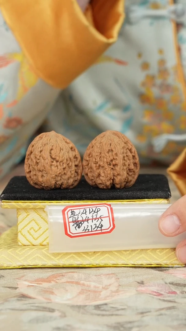 【闪购商品】文玩核桃把件密纹狮子头