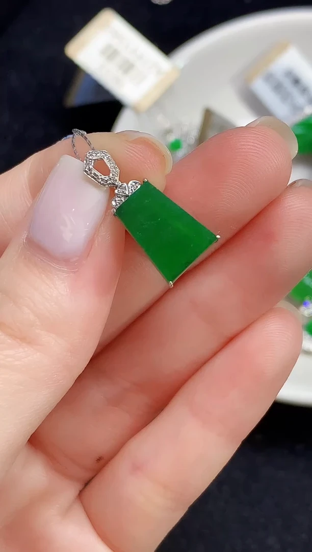 吊坠(不含链)18K金镶嵌翡翠L1980多样性发其一