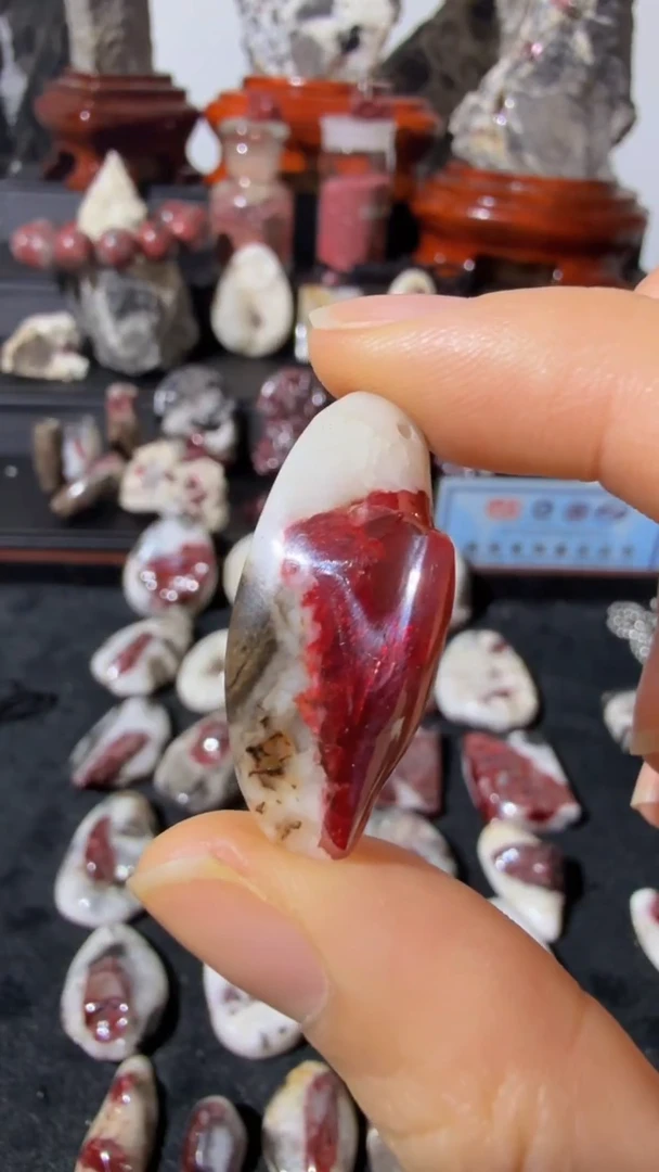 天然辰砂皱*天然辰砂天然朱砂大晶砂随行吊坠