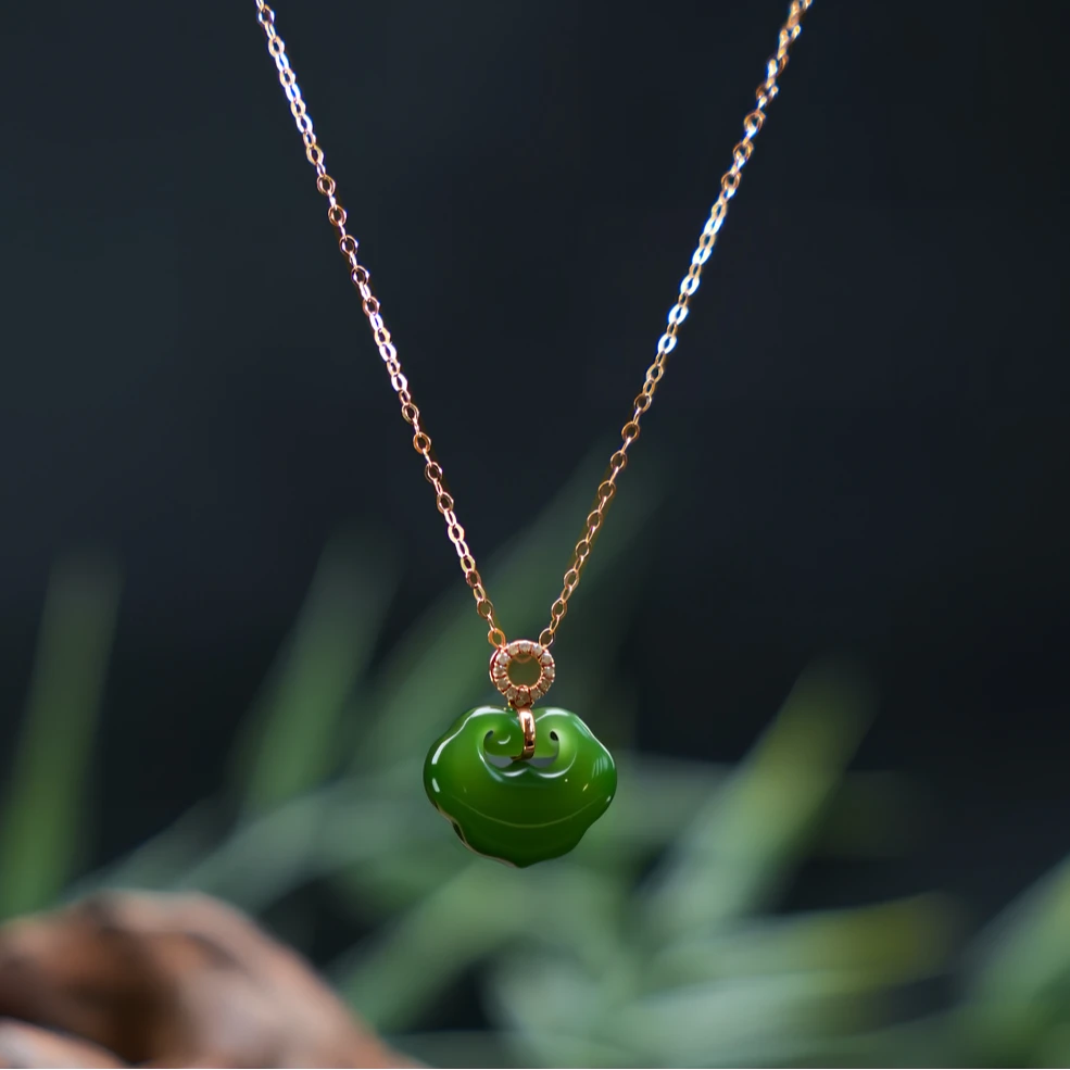 知意珠宝·18K金和田玉碧玉平安锁（多样性发一）