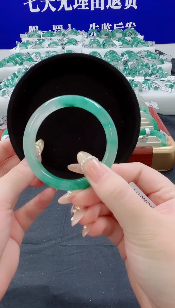 未镶嵌手镯石英质玉（非洲翠）圈口56