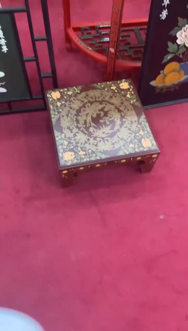 蝴*飞扬州漆器彩绘小桌子