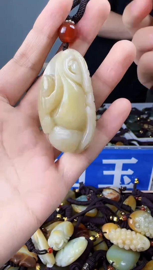 和田玉未镶嵌颈饰1