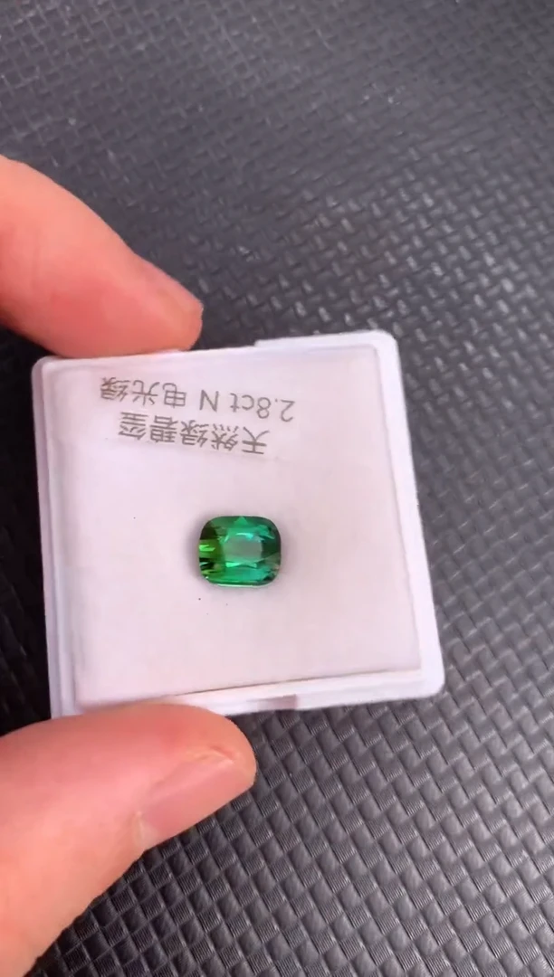 未镶嵌裸石碧玺天然电光绿碧玺