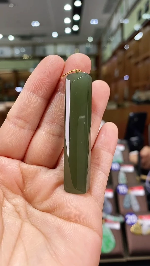 和田玉未镶嵌颈饰花件