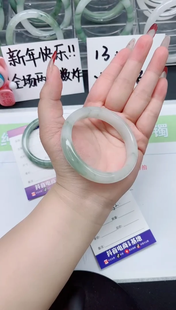 【闪购商品】石英质玉手镯未镶嵌a293
