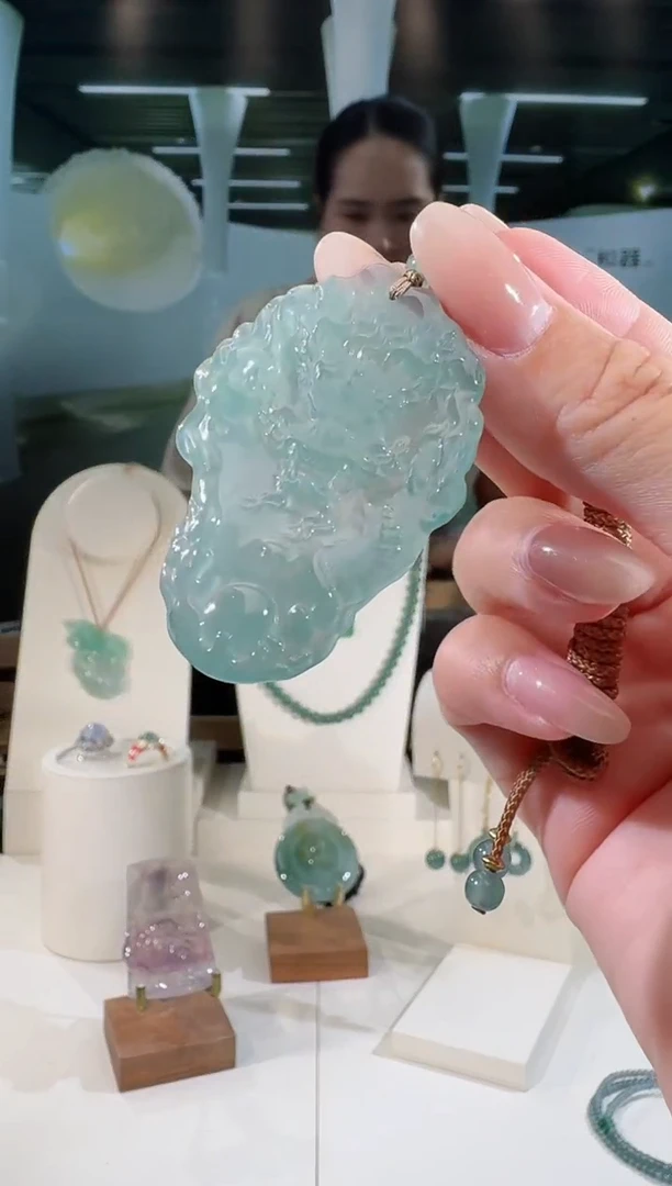 翡翠未镶嵌吊坠(不含链)龙牌