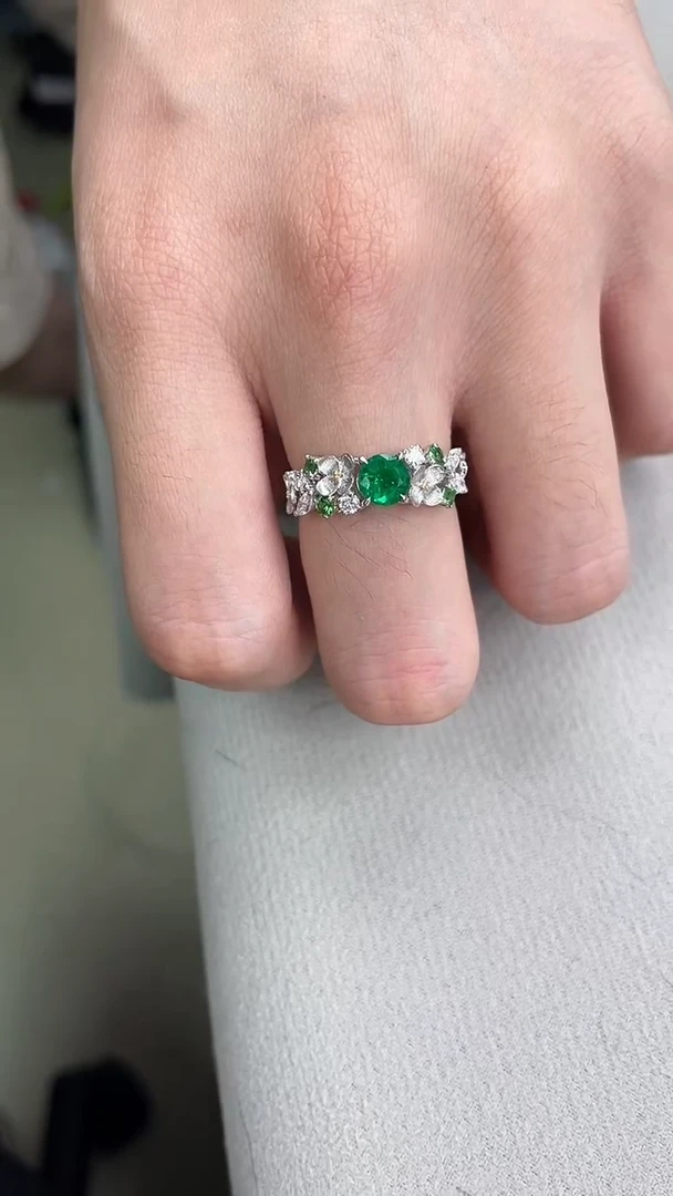 戒指18K金镶嵌祖母绿祖母绿戒指