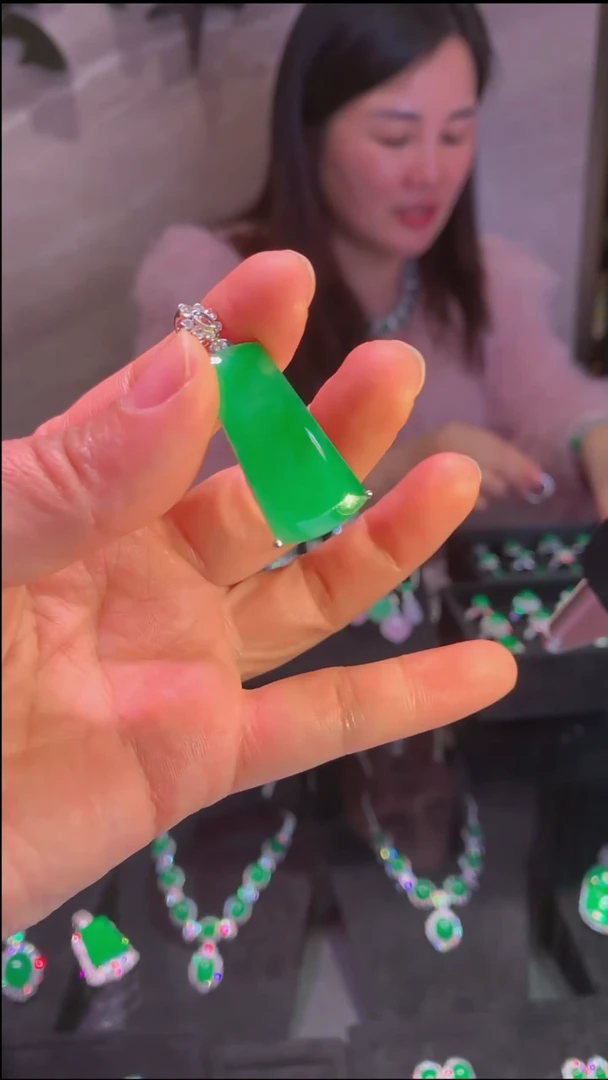 吊坠(不含链)18K金镶嵌翡翠吊坠