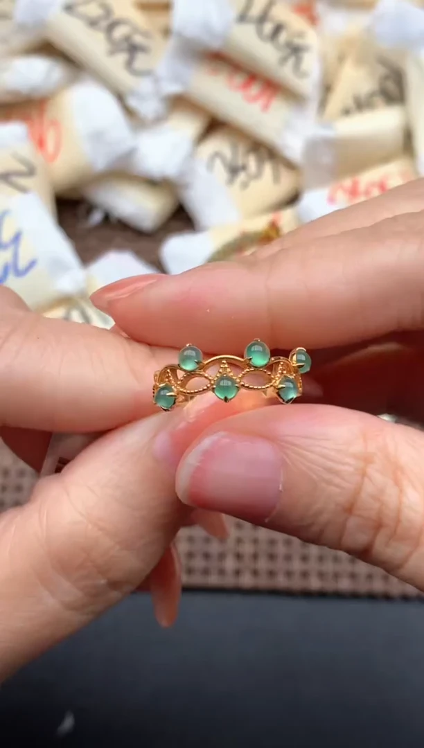 18K金镶嵌挂件翡翠一