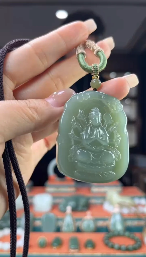 颈饰未镶嵌和田玉佩佩鼠