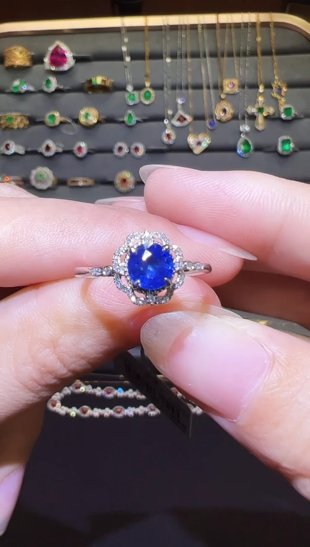 戒指蓝宝石18K金镶嵌0.68ct