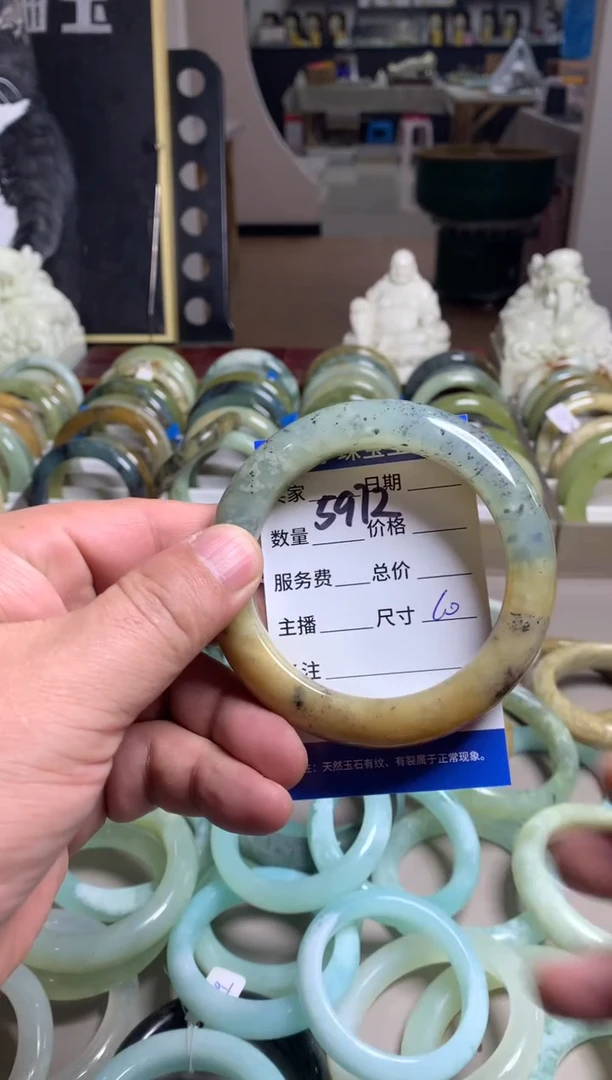 【闪购商品】蛇纹石玉手镯未镶嵌5972