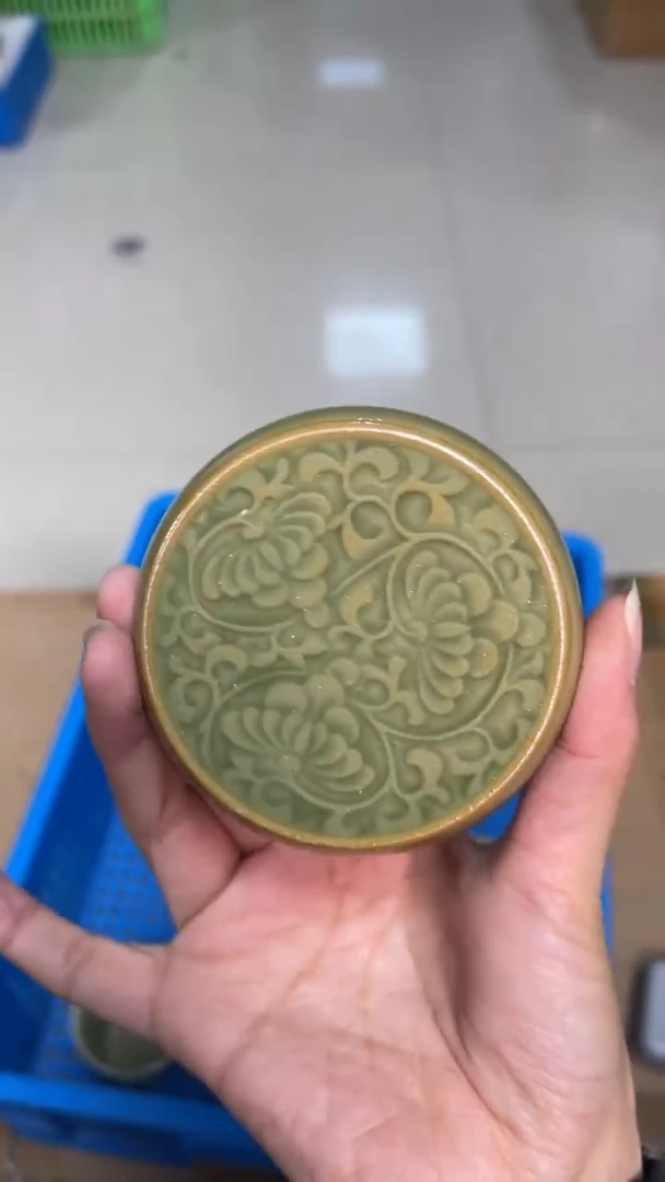 陶瓷青瓷菊纹盖置（一个）