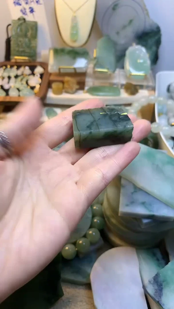 未镶嵌挂件翡翠查**理缅甸A货翡翠,没有运费险,有纹有裂