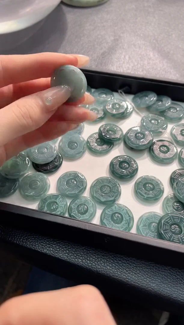 吊坠(不含链)未镶嵌翡翠危料八卦多样性发一件