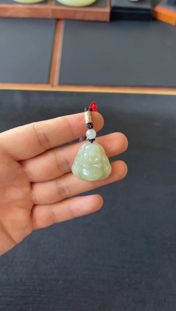 【闪购商品】和田玉吊坠(赠链)未镶嵌且末微色差近矿