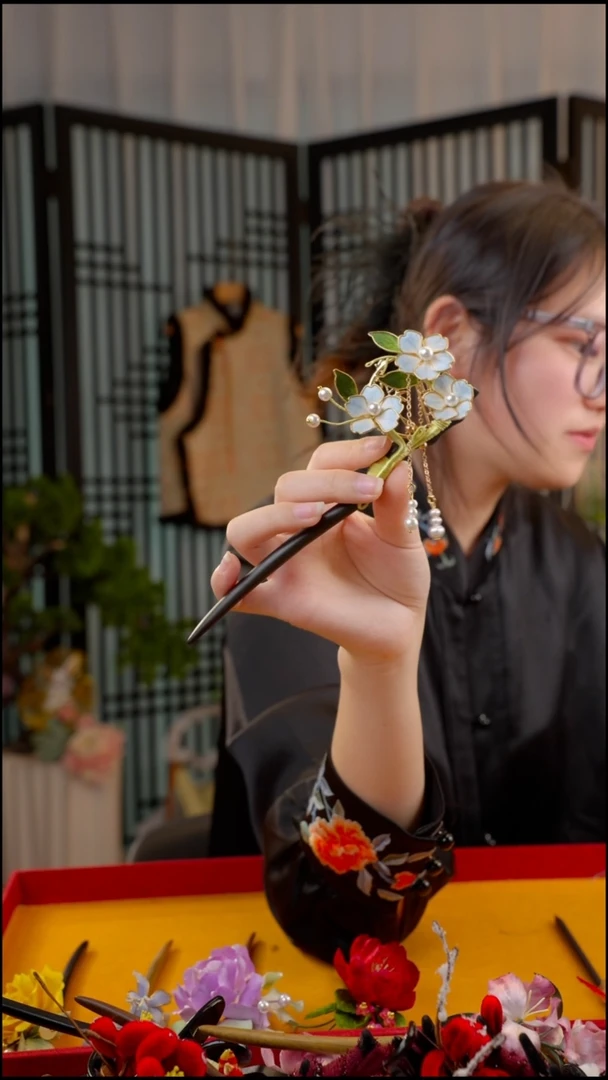 刺绣M****e非遗绒花苏绣饰品