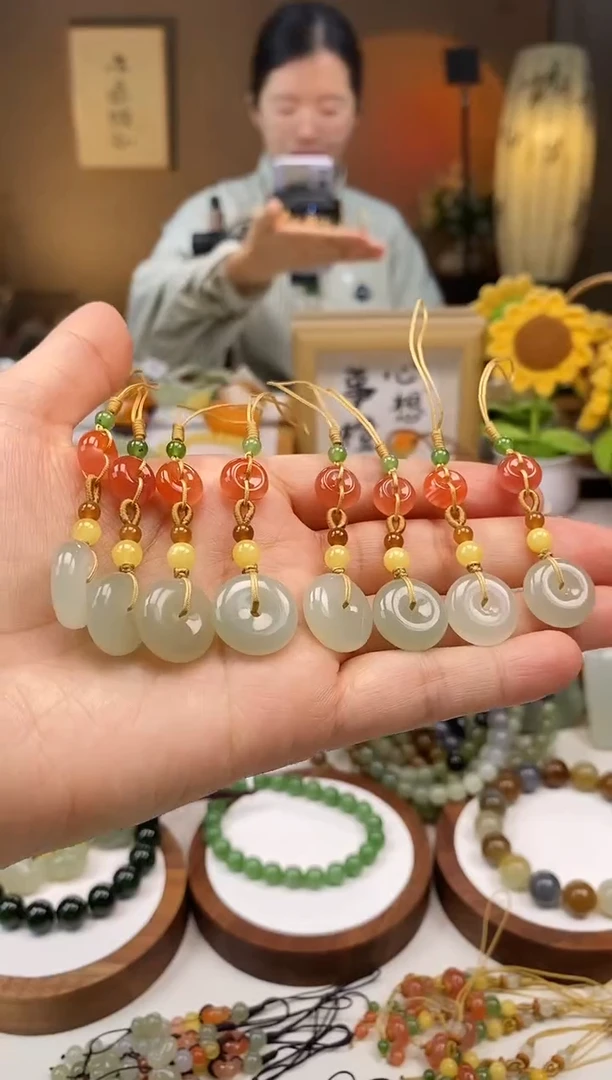 吊坠(不含链)未镶嵌和田玉15左右小平安扣吊坠多样性发一无证书