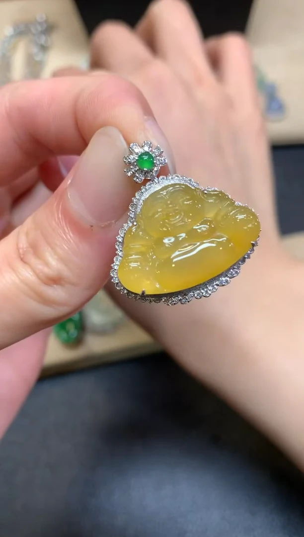 【闪购商品】翡翠颈饰18K金镶嵌佛公【无服务费】