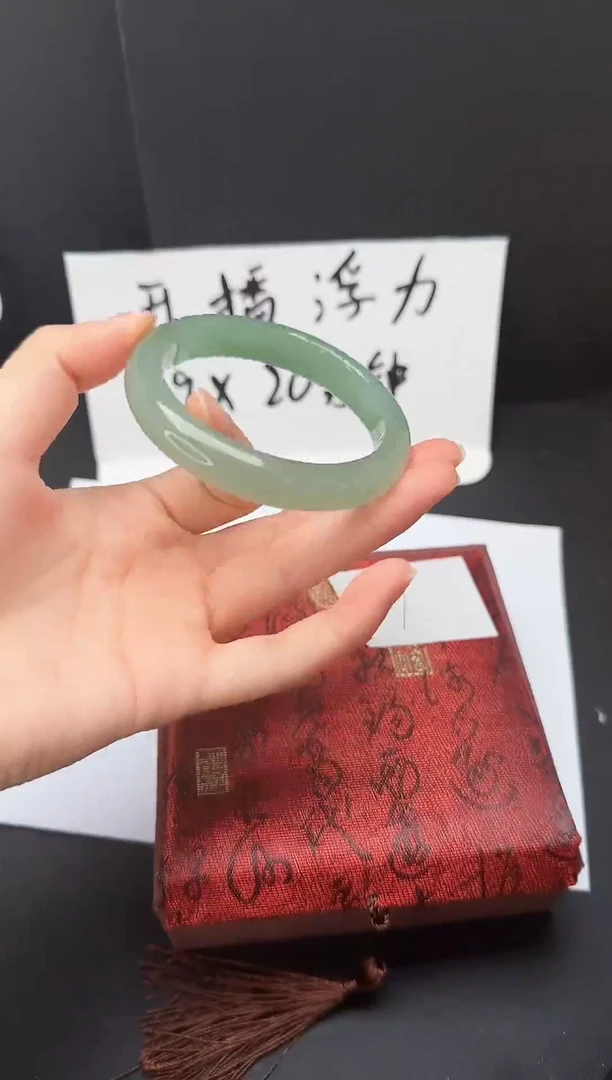 石英质玉手镯未镶嵌7