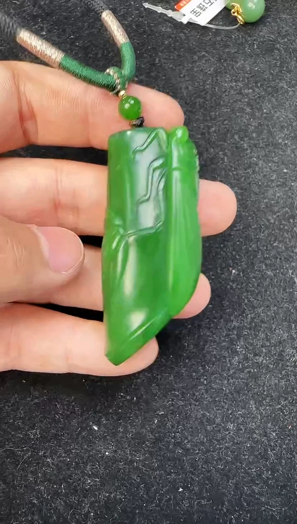 颈饰未镶嵌和田玉一鸣惊人