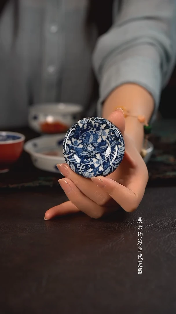 子润窑蓝地茶花曲奇盖置