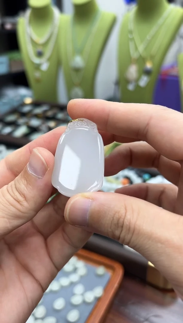 颈饰未镶嵌和田玉无事牌