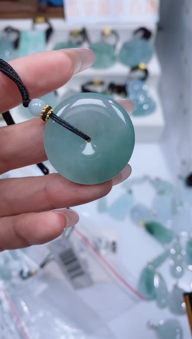 颈饰未镶嵌翡翠吊坠