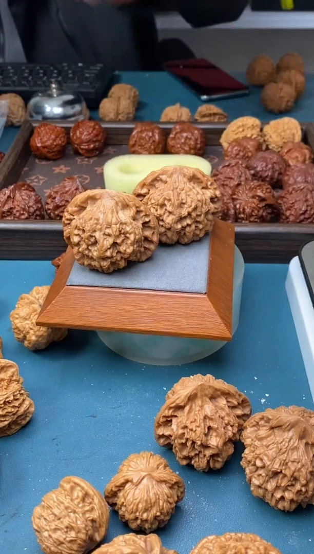 把件文玩核桃.****关龙鼎官帽b196