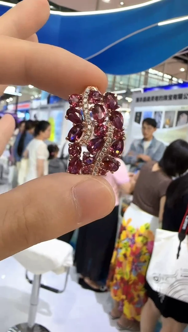 银S925镶嵌颈饰石榴石吊坠