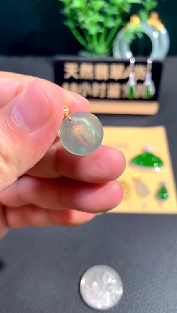 颈饰18K金镶嵌翡翠翡翠