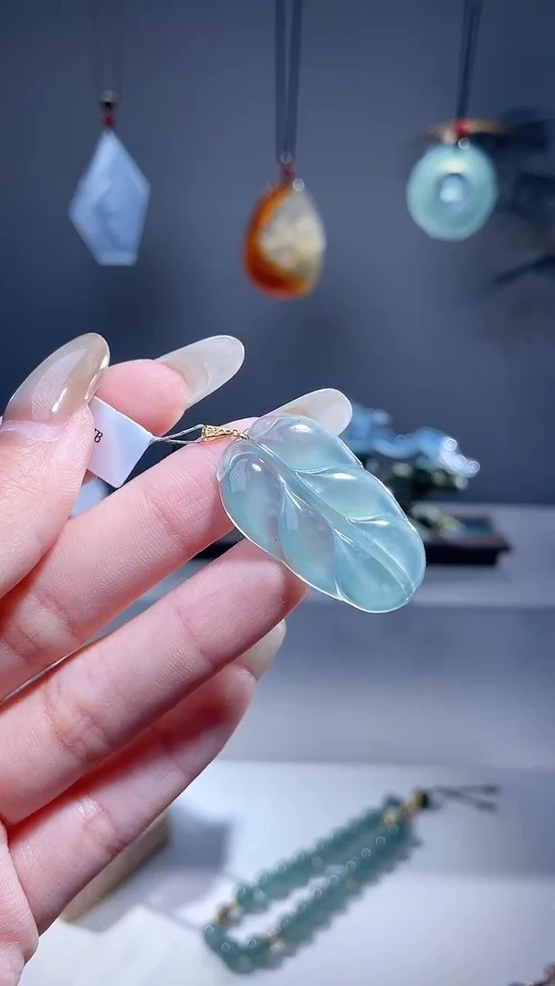 颈饰未镶嵌翡翠叶子