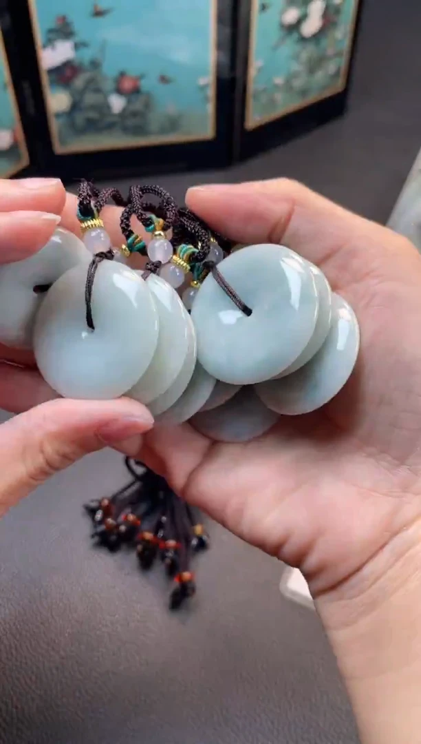 颈饰未镶嵌翡翠平安扣-多样性发一