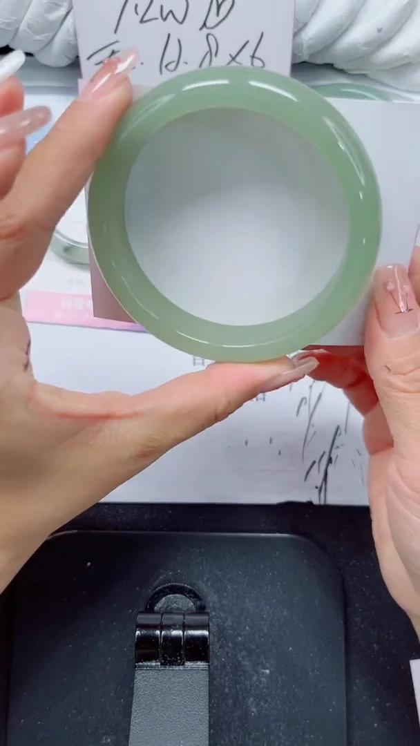 未镶嵌手镯石英质玉134-62