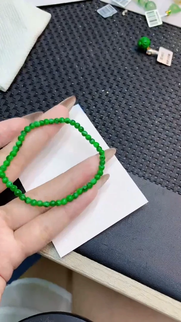 颈饰未镶嵌翡翠1