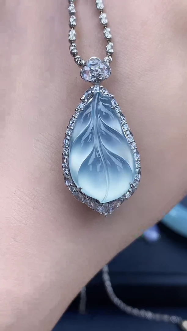 吊坠(不含链)18K金镶嵌翡翠883-春日珠宝