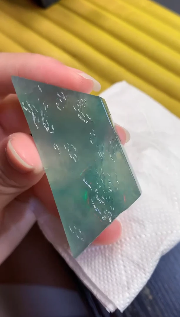 翡翠未镶嵌颈饰