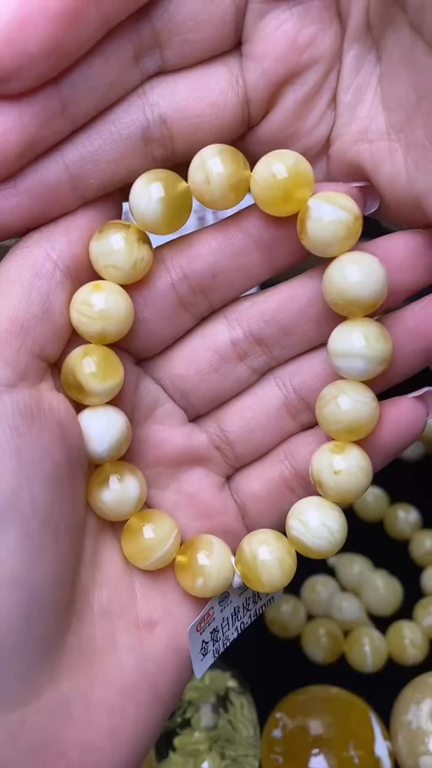 未镶嵌琥珀裸石葵.36