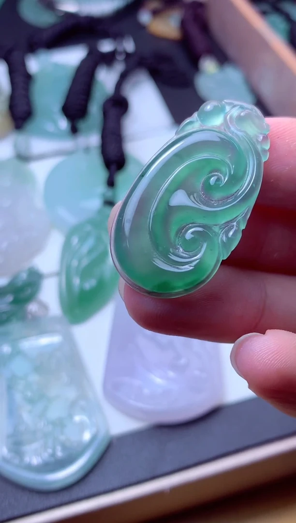 颈饰未镶嵌翡翠天然A货翡翠 天然A货翡翠天然翡翠多样性发货 发一