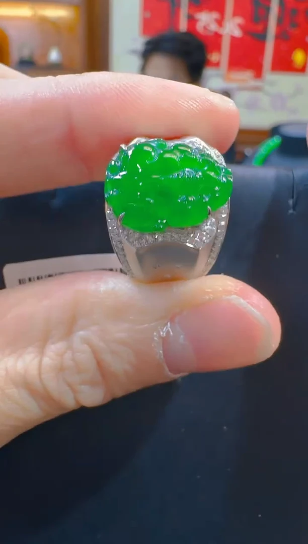 18K金镶嵌戒指翡翠天然A货翡翠