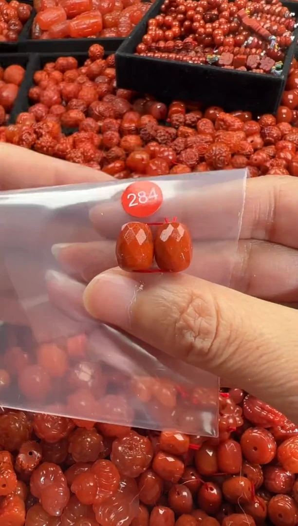 颈饰未镶嵌南红玛瑙1